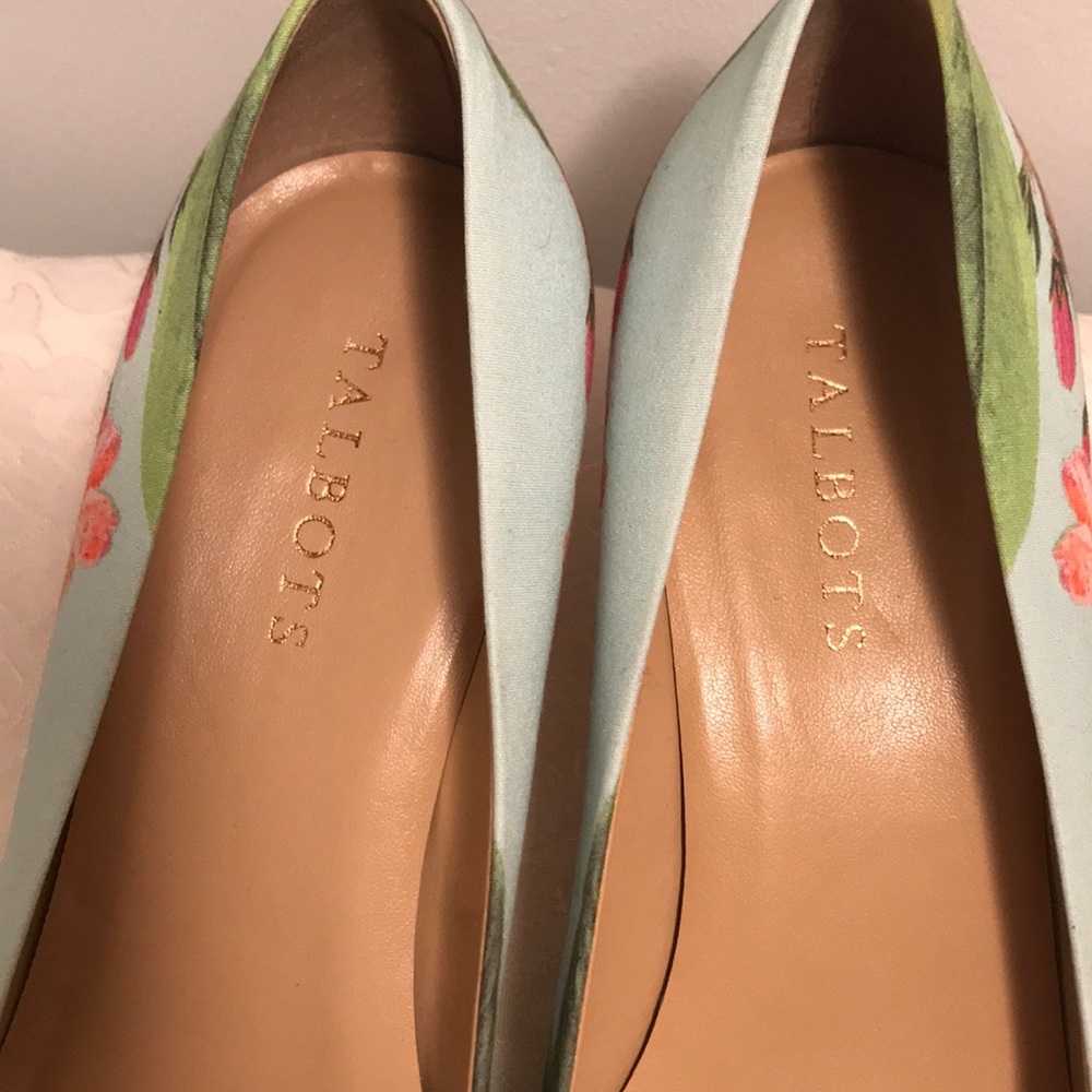 🎈SOLD 🎈 Pippa Watercolor Floral Pumps | Talbots - Picture 5 of 8